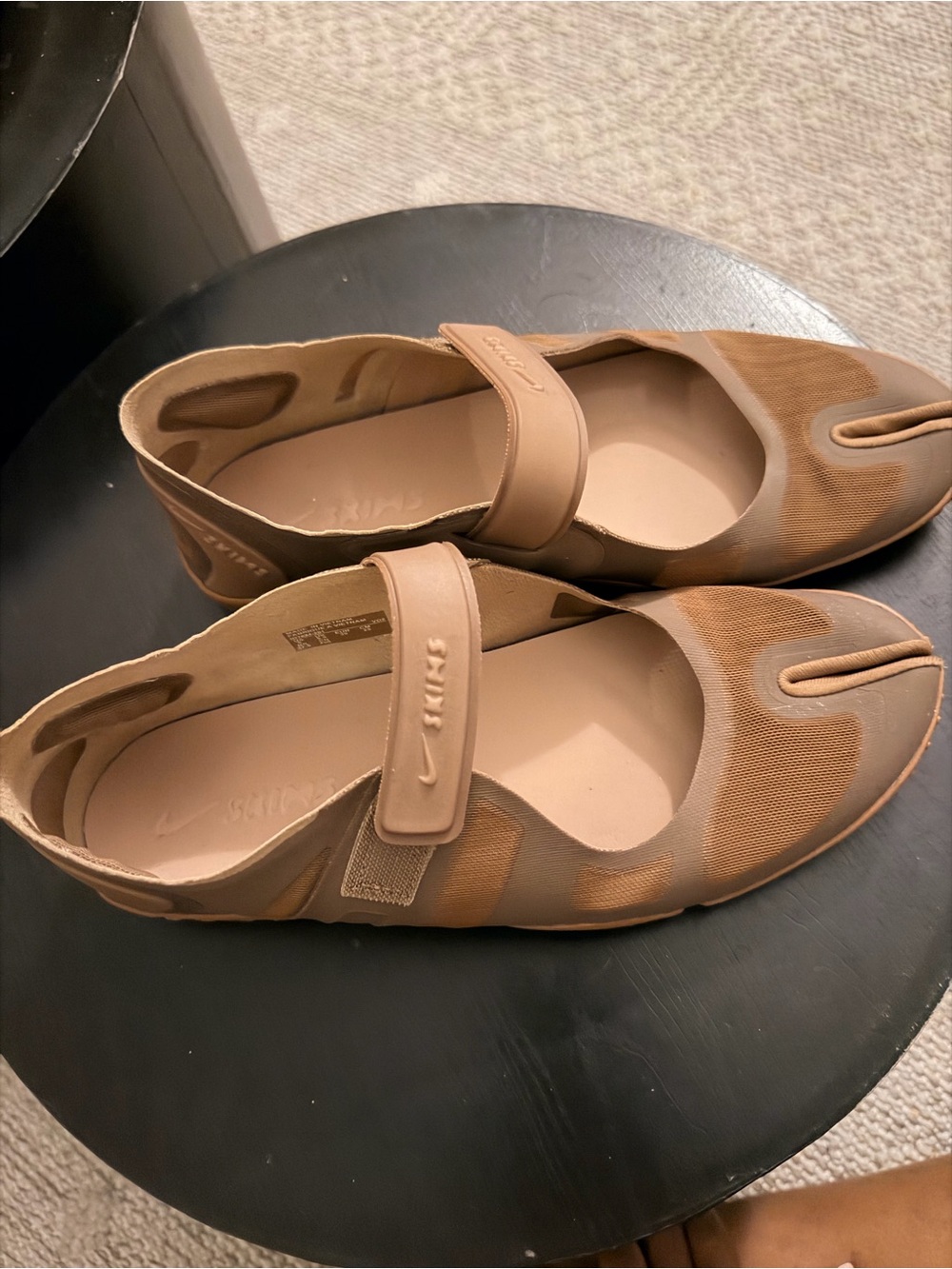 Mary Jane Split-Toe Flats in brown